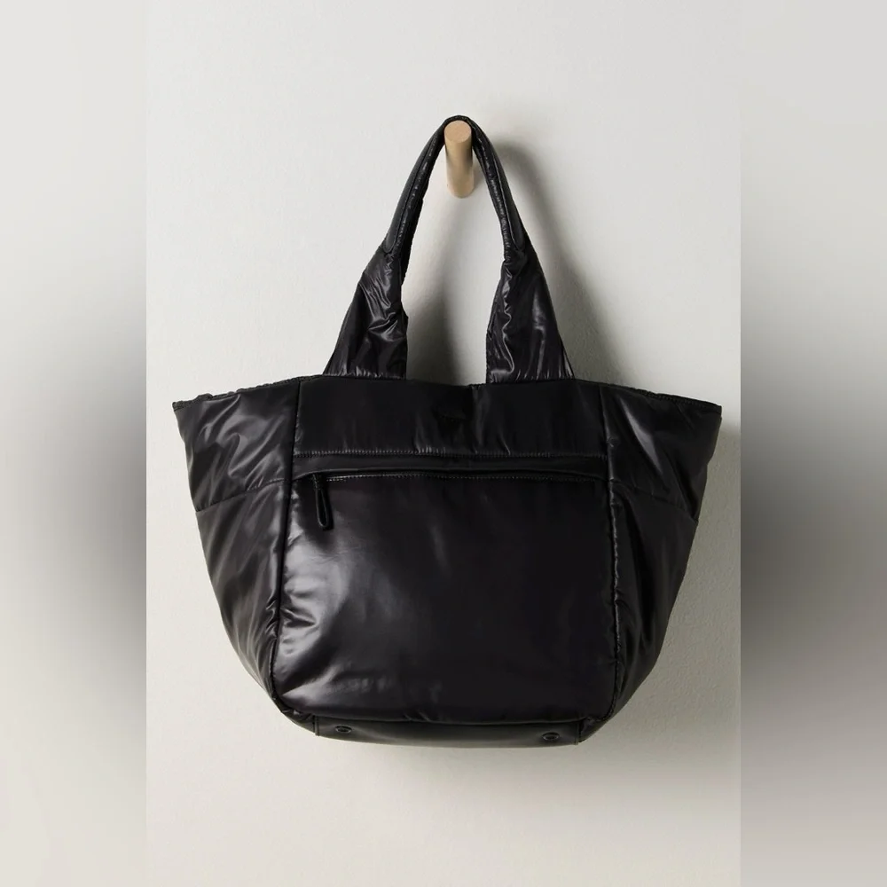 ▪️NWT Caraa Cumulus Tote Medium in Black